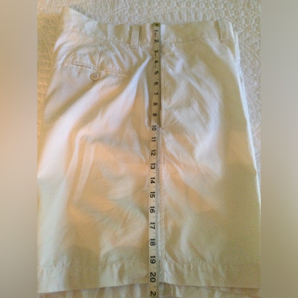 Mens NWT Cream Colored Shorts